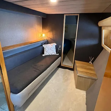 Yacht Aquamarina Vieux Port Botel La Rochelle (Charente-Maritime)