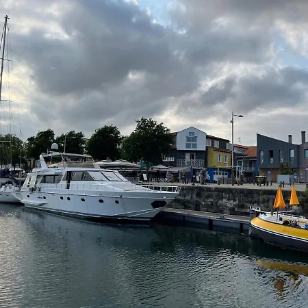 Botel Yacht Aquamarina Vieux Port La Rochelle (Charente-Maritime)