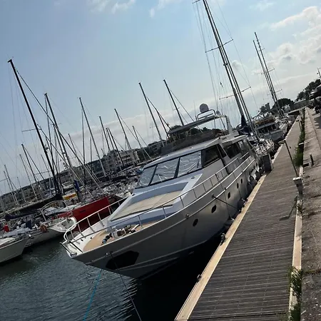 Yacht Aquamarina Vieux Port * La Rochelle (Charente-Maritime)