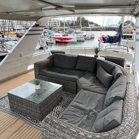 Botel Yacht Aquamarina Vieux Port *