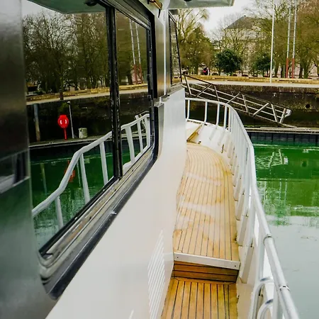 Botel Yacht Aquamarina Vieux Port